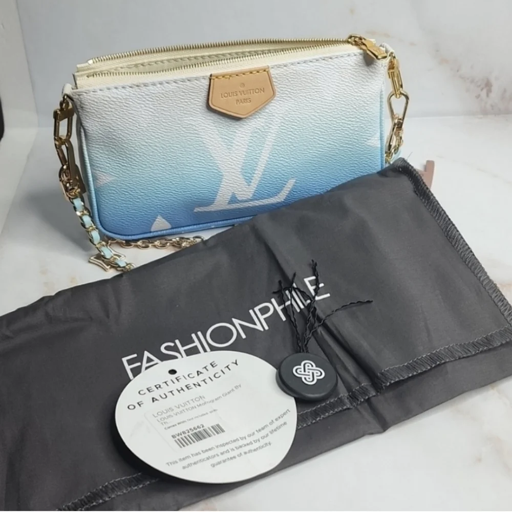 Louis vuitton by the pool pochette